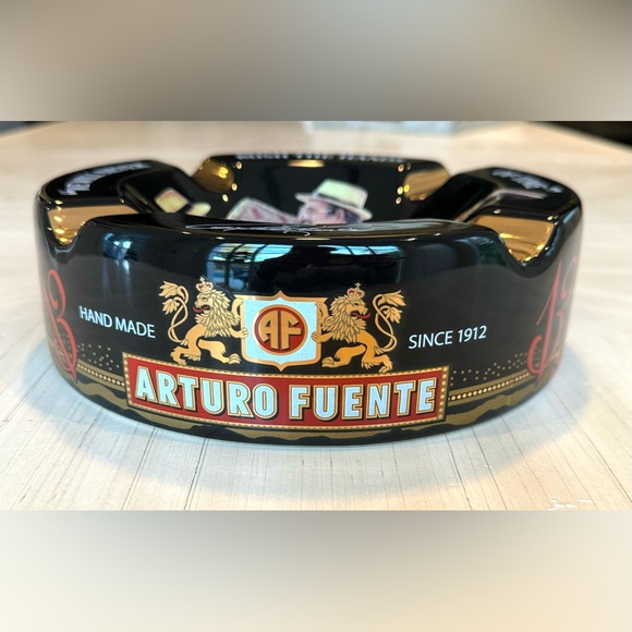 NWOT!! LIMITED EDITION!! Large 8.75" Arturo Fuente Porcelain Cigar Ashtray Black - Picture 5 of 10